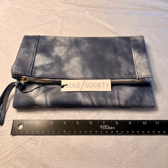 New with Tags Sole Society Gray/White Tie-Dyed Clutch - Picture 9 of 11